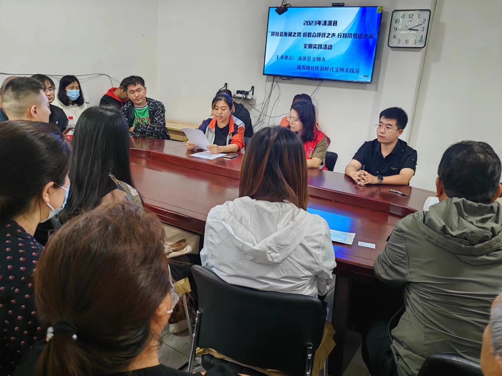 2023年5月31日，涞源县文明办在涞源镇福寿路社区开展“顺社会发展之势 应群众呼吁之声 行移风易俗之举”文明实践活动.jpg